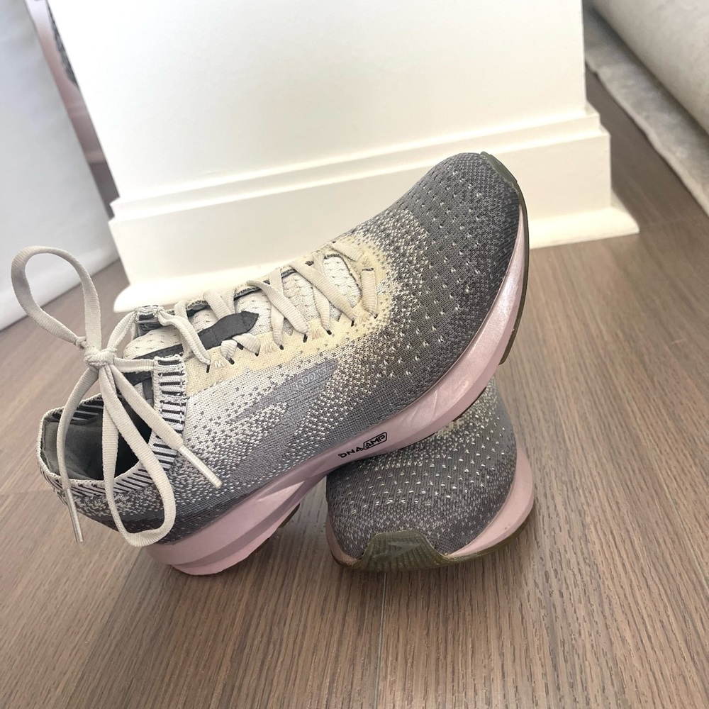 Brooks Running Shoes sz 7
